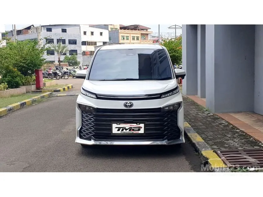 2022 Toyota Voxy MPV