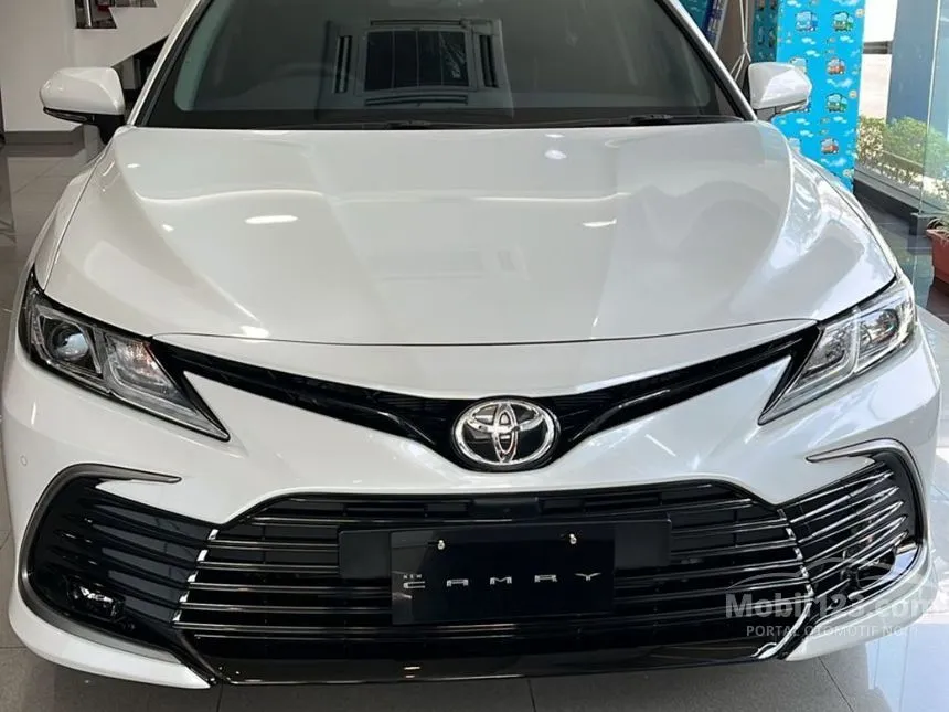 Jual Mobil Toyota Camry 2024 Hybrid 2.5 di Jawa Barat Automatic Sedan Putih Rp 933.400.000