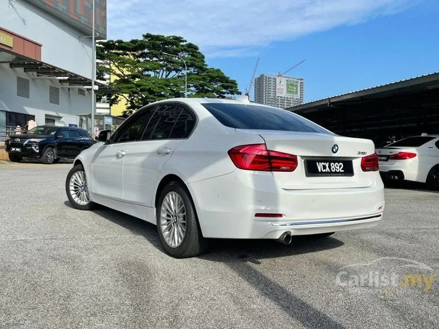 2019 BMW 318i Luxury Sedan