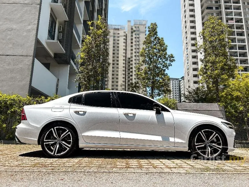 2019 Volvo S60 Recharge T8 R-Design Sedan