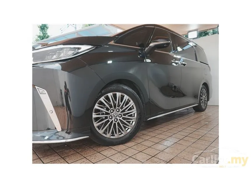 2025 Lexus LM 500h Version L 6 Seater MPV