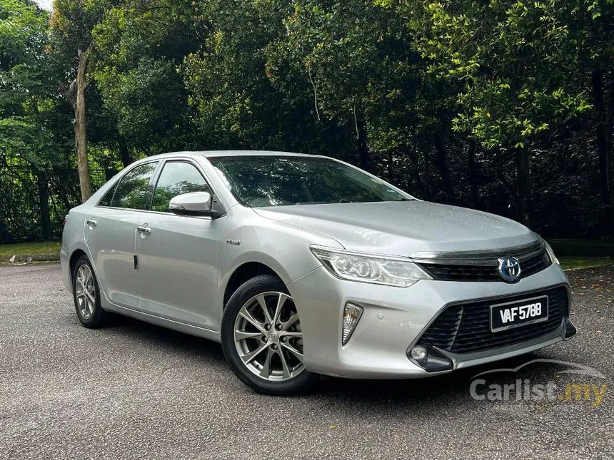 2017 Toyota Camry Hybrid Luxury Sedan