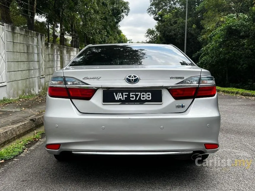 2017 Toyota Camry Hybrid Luxury Sedan