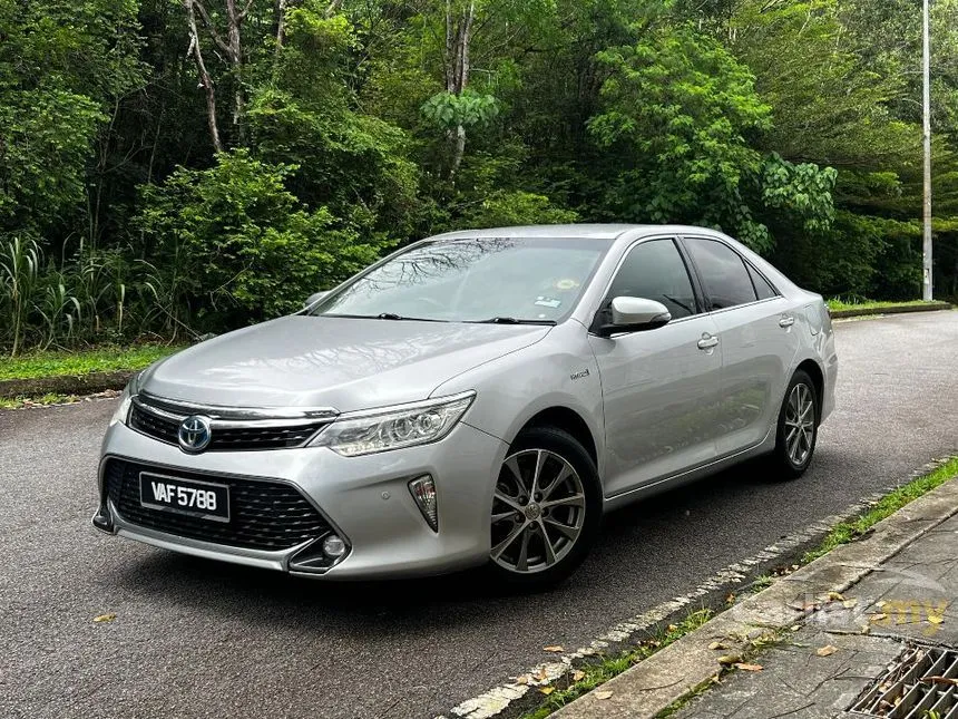 2017 Toyota Camry Hybrid Luxury Sedan