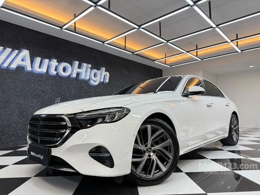 2025 Mercedes-Benz E200 Exclusive Line Sedan