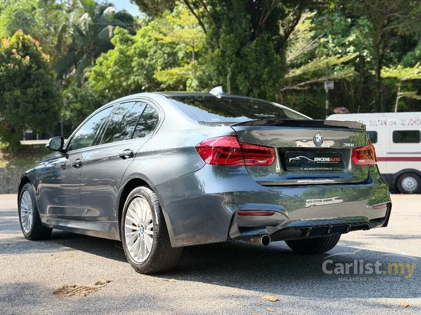 2018 BMW 318i Luxury Sedan