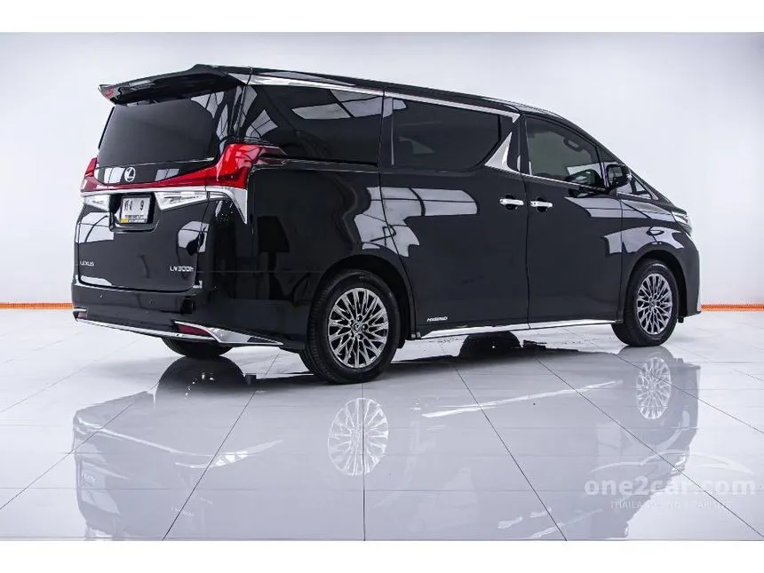 2021 Lexus LM300h Executive Van