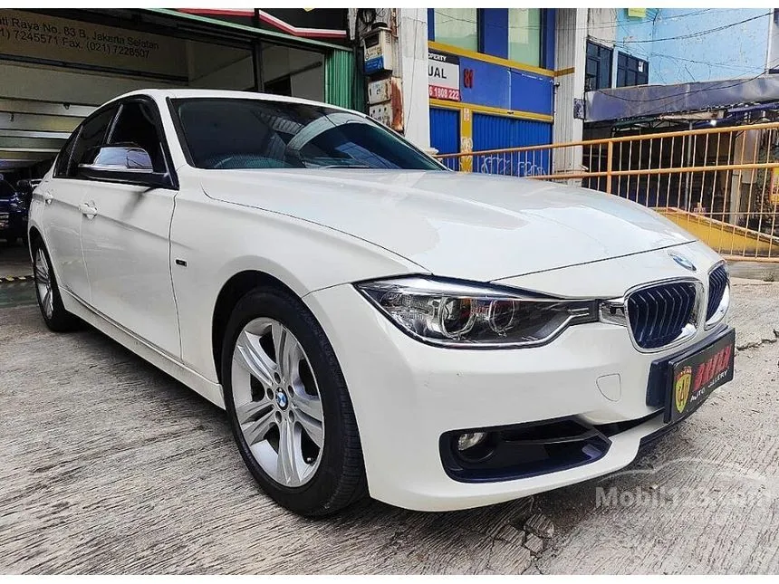 Jual Mobil BMW 320i 2014 Sport 2.0 di DKI Jakarta Automatic Sedan Putih Rp 279.000.000