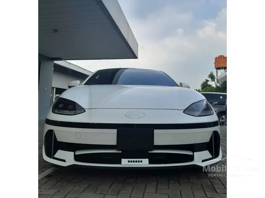 Jual Mobil Hyundai IONIQ 6 2023 di Jawa Barat Automatic Fastback Putih Rp 880.000.000