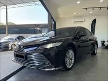 2019 Toyota Camry 2.5 V Sedan # Low Mileage, Full Service Record # Qi Wireless Smartphone Charging #  Heads-Up Display #  9-Speaker JBL Premium Sound