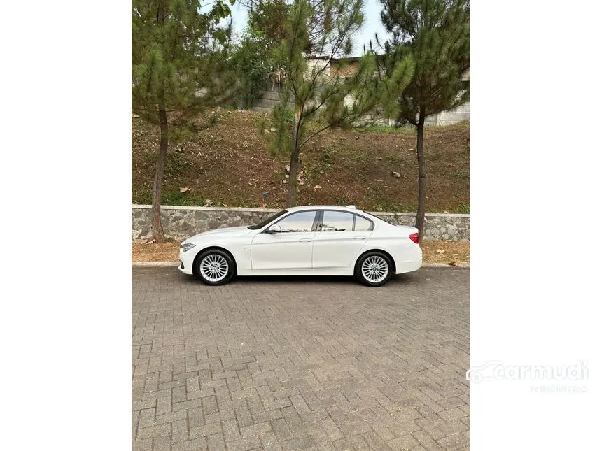 2018 BMW 320i Luxury Sedan