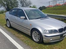 2002 BMW 318i 2.0 Sedan