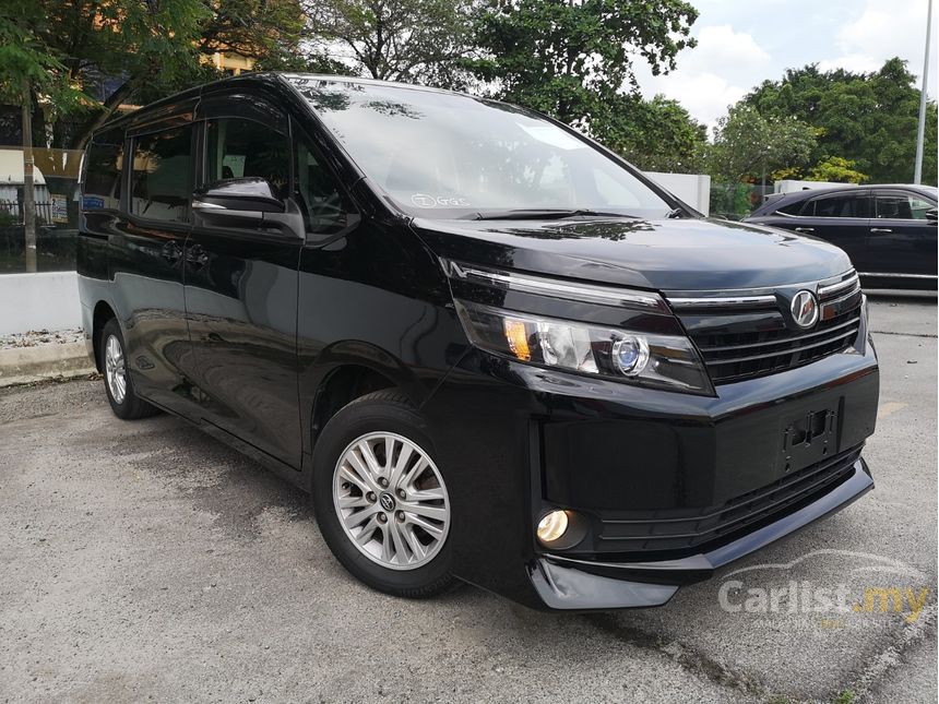 Toyota voxy 2014