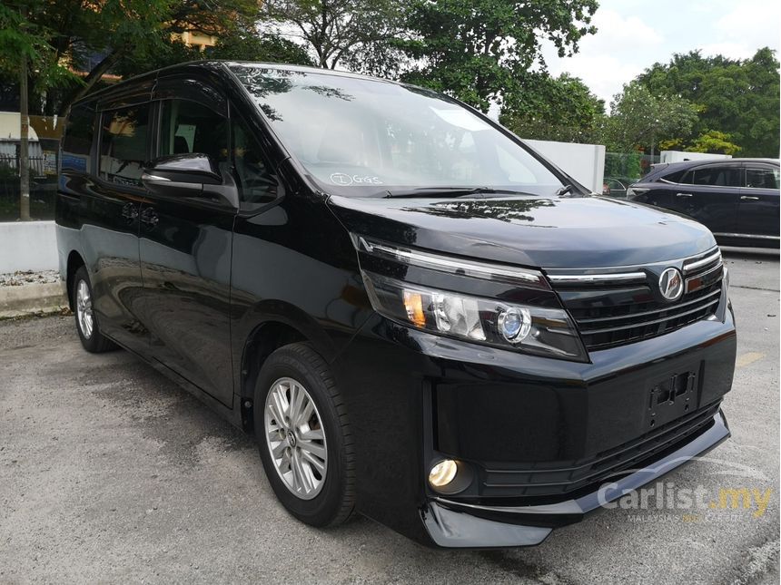 Toyota voxy 2014