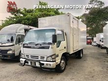 2013 Isuzu NPR71UPHT 3 Ton 17 Feet Box Lorry