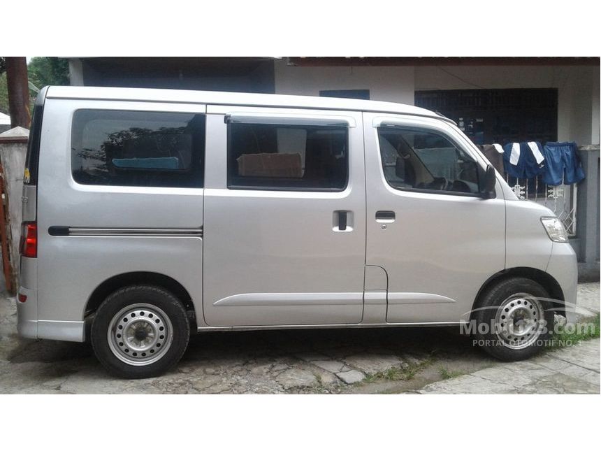 Jual Mobil Daihatsu Luxio 2014 D Premio 1.5 di Jawa Barat 