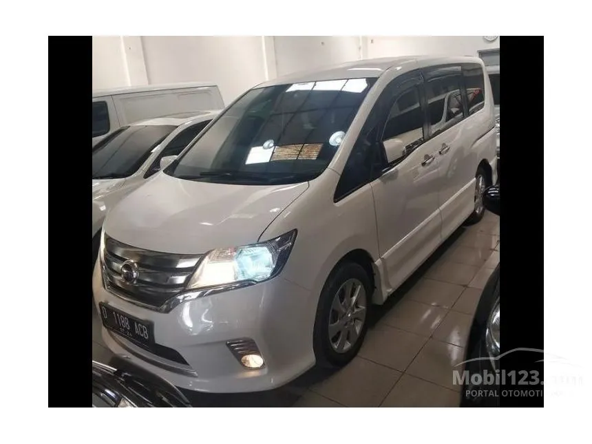 Jual Mobil Nissan Serena 2014 Highway Star 2.0 di Jawa Barat Automatic MPV Putih Rp 180.000.000