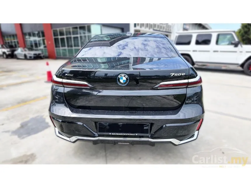 2025 BMW 750e xDrive M Sport Pure Excellence Sedan