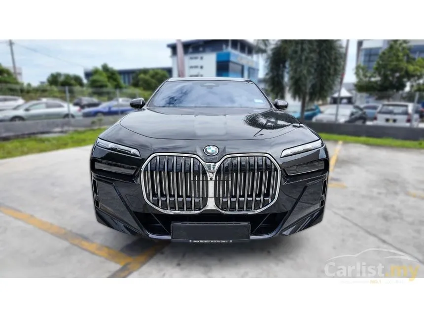2025 BMW 750e xDrive M Sport Pure Excellence Sedan