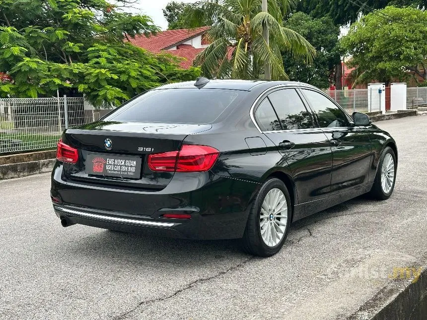 2019 BMW 318i Luxury Sedan