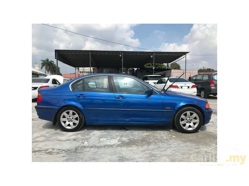 2001 BMW 318i Sedan