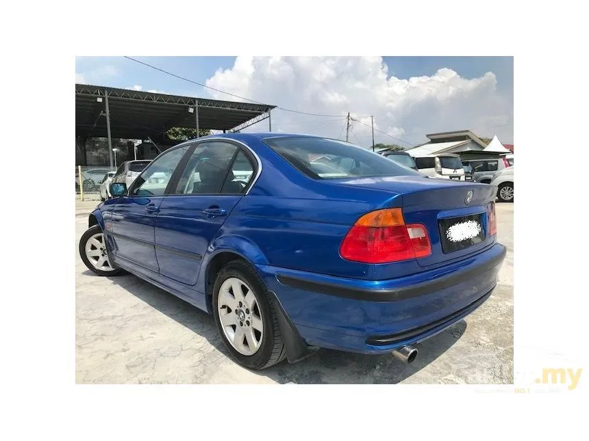 2001 BMW 318i Sedan