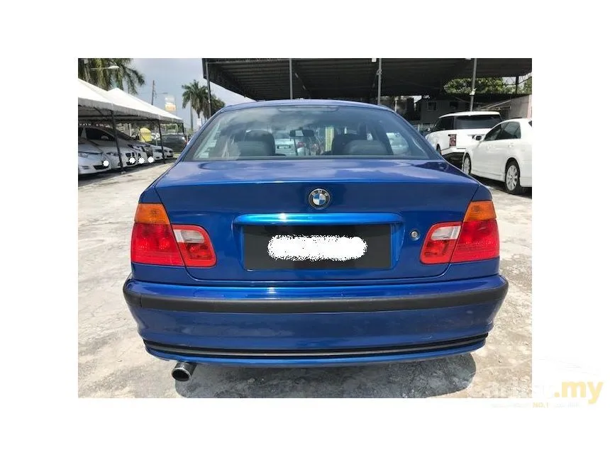 2001 BMW 318i Sedan