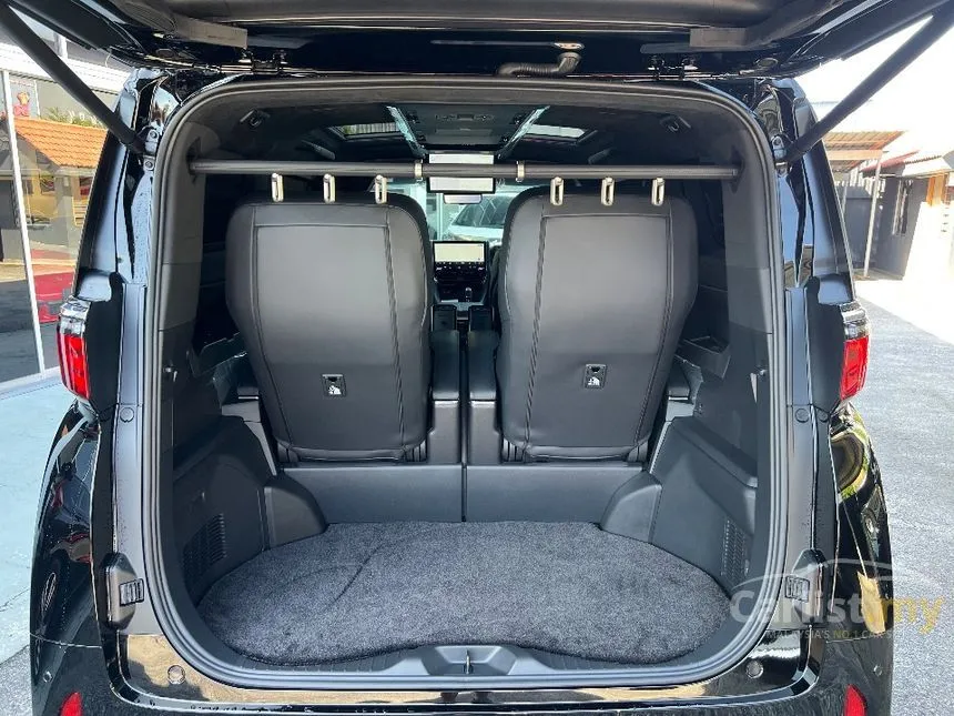 2025 Toyota Alphard Executive Lounge MPV