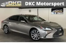 2019 Lexus ES 250 2.5 Luxury Sedan / ADAPTIVE HIGH BEAM SYSTEM / SEQUENTIAL TURN SIGNALS / LEATHER SEATS / POWERED RECLINING REAR SEATS / BLUETOOTH /
