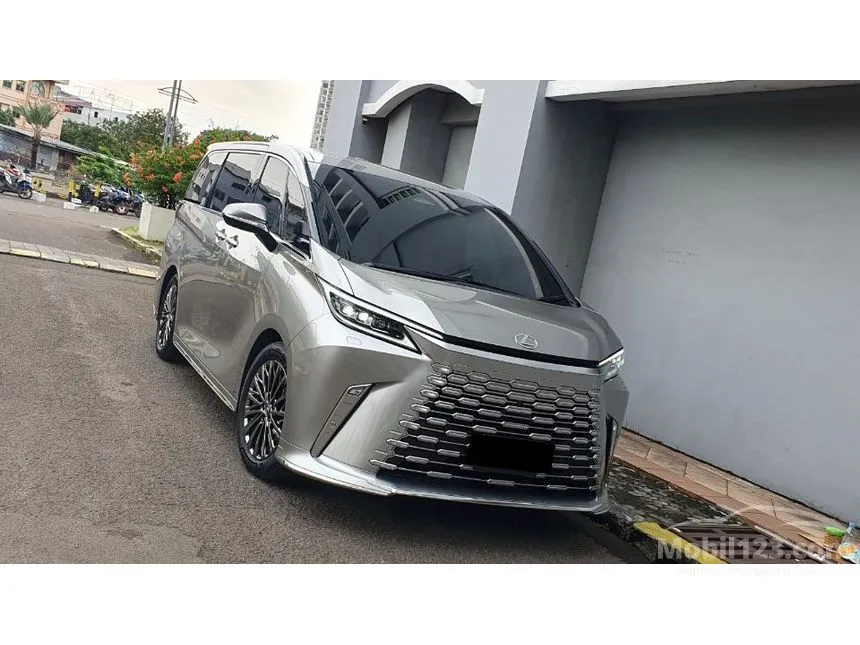 2024 Lexus LM 350h 4 Seater MPV
