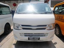 2011 Toyota Hiace 2.5 Diesel Window Van -- WELL MAINTAINED --