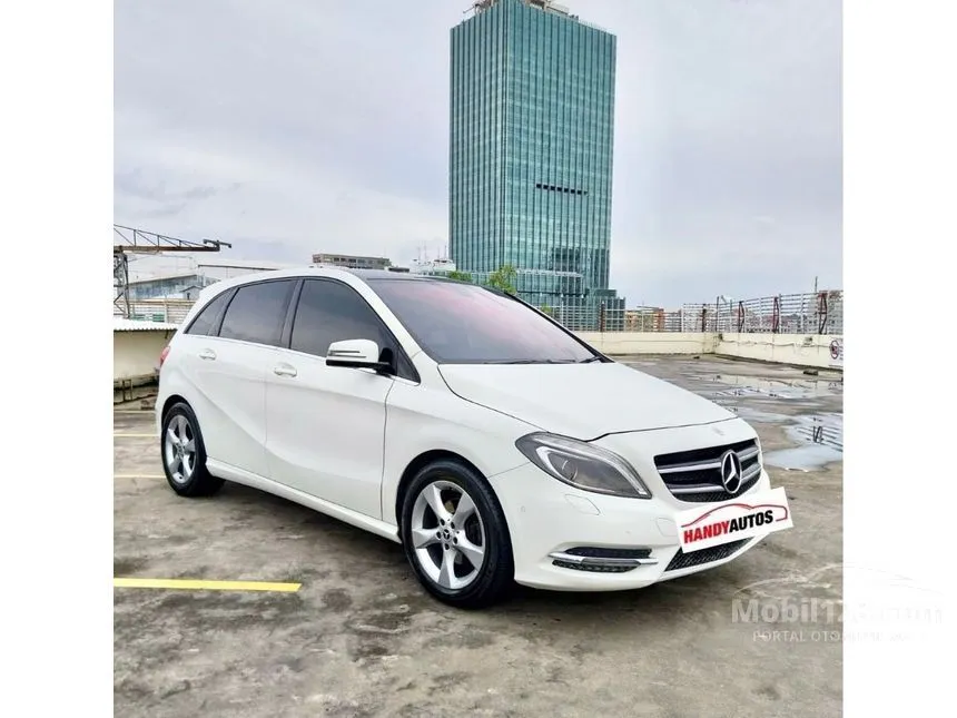 2013 Mercedes-Benz B200 Sport Hatchback