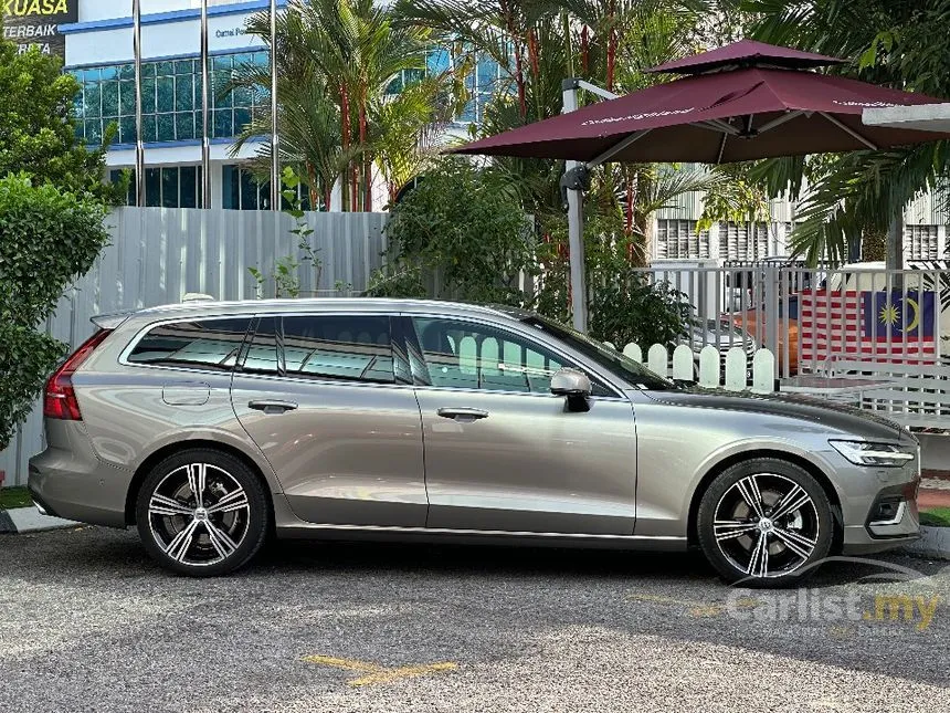 2022 Volvo V60 Recharge T8 Inscription Wagon