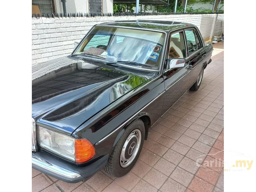 1983 Mercedes-Benz 200