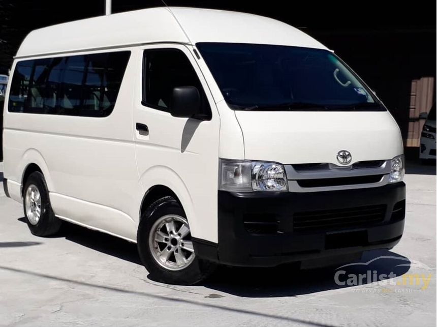 2011 toyota hiace window van