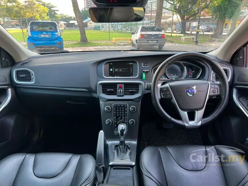 2018 Volvo V40 T5 R-Design Hatchback
