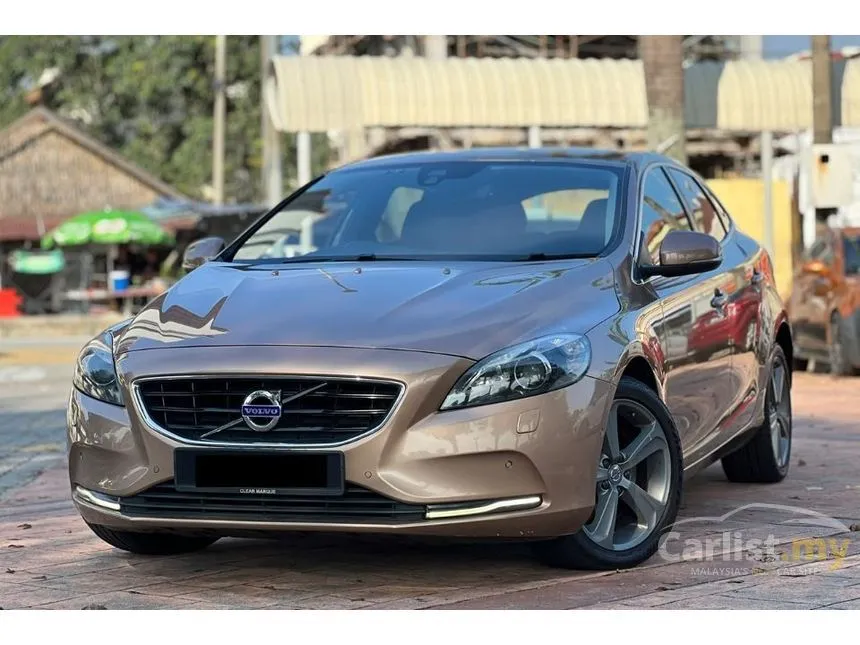2018 Volvo V40 T5 R-Design Hatchback