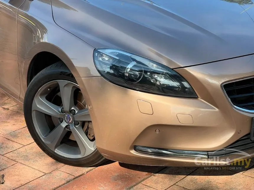 2018 Volvo V40 T5 R-Design Hatchback