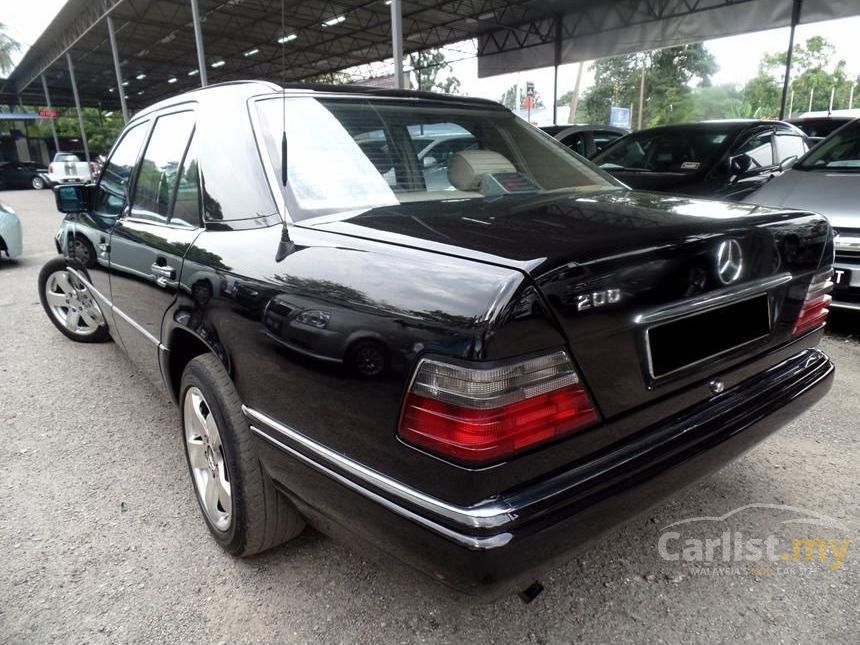 Mercedes-Benz E200 1995 Elegance 2.0 in Selangor Automatic 