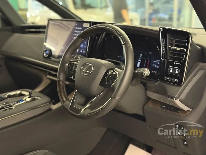 2025 Lexus LM 500h Version L 6 Seater MPV