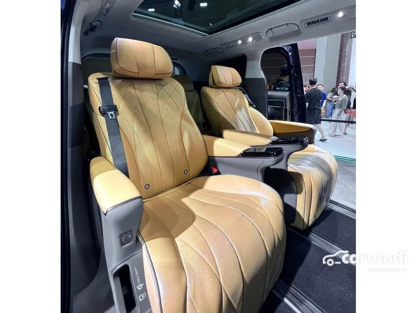 2025 Denza D9 Advanced MPV