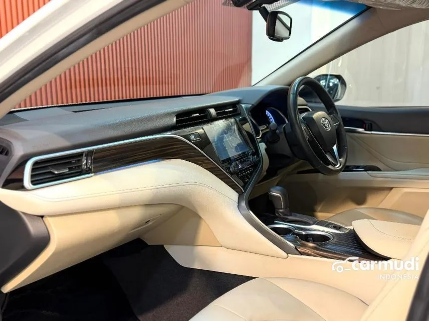 2019 Toyota Camry V Sedan