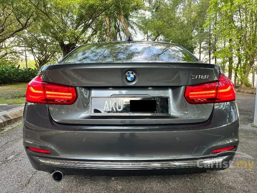 2018 BMW 318i Luxury Sedan