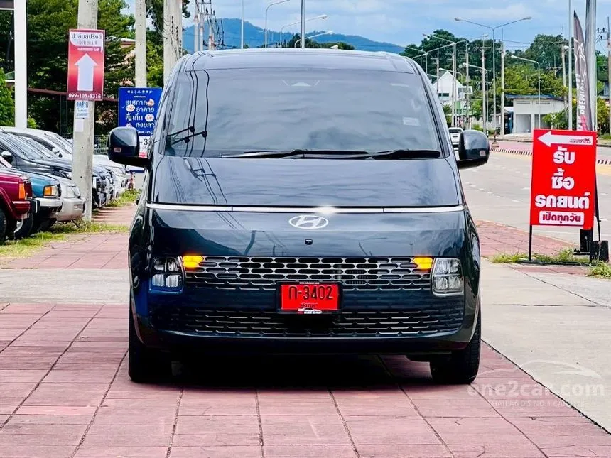 2022 Hyundai Staria SEL Van