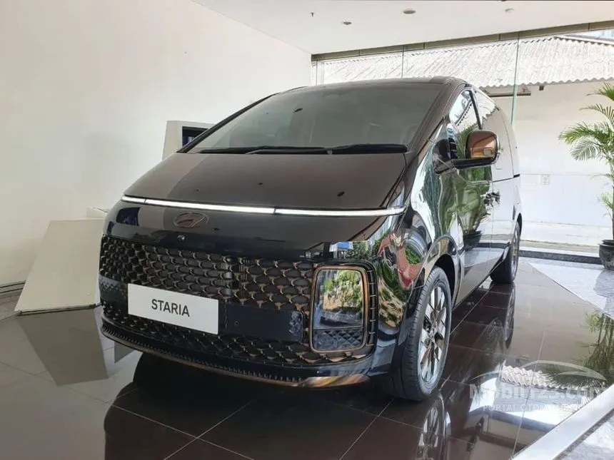 Jual Mobil Hyundai Staria 2024 Signature 7 2.2 di Banten Automatic Wagon Hitam Rp 1.030.000.000