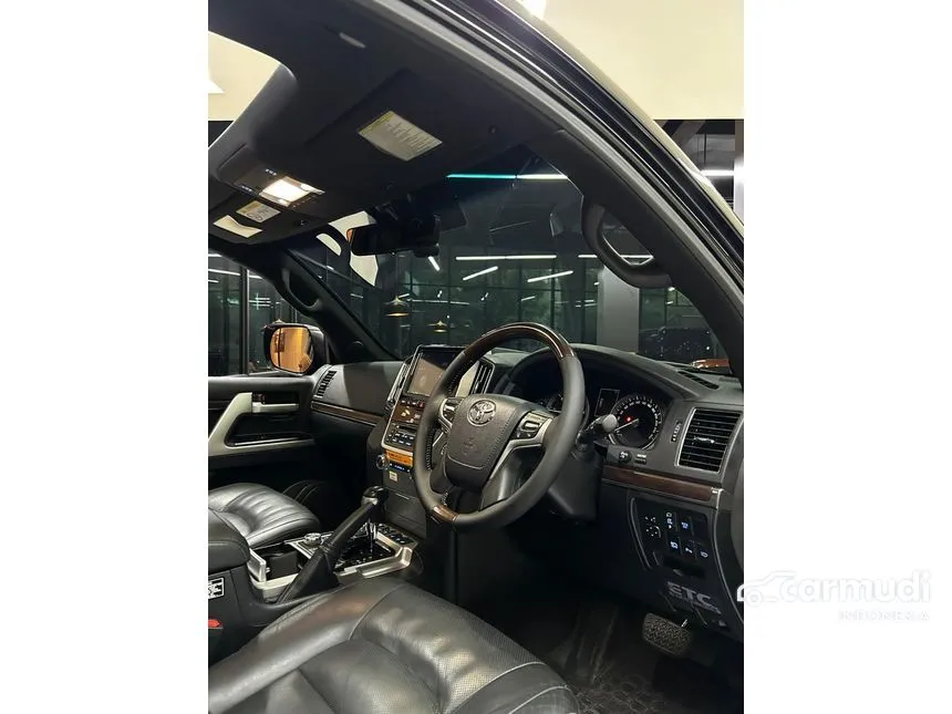 2019 Toyota Land Cruiser 200 VX-R SUV