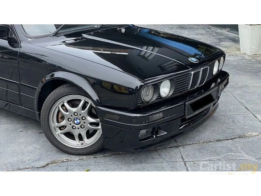 1987 BMW 320i Sedan