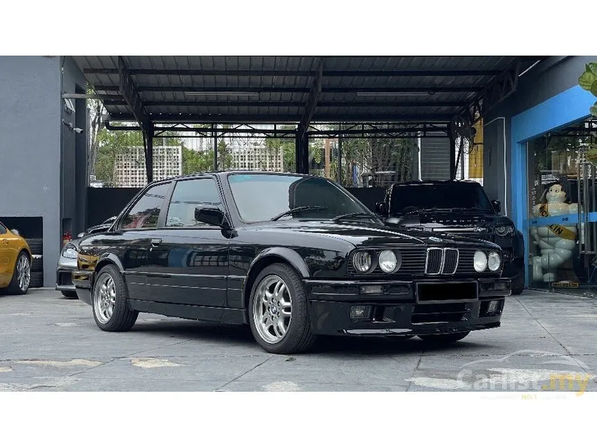 1987 BMW 320i Sedan