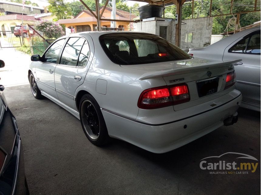Nissan cefiro 2001