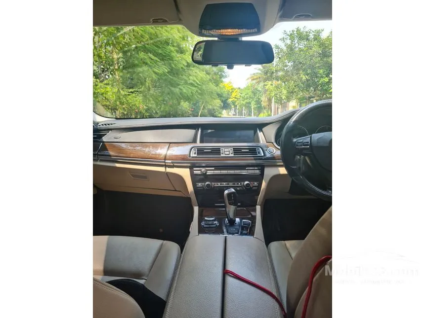 2010 BMW 730Li Comfort Sedan